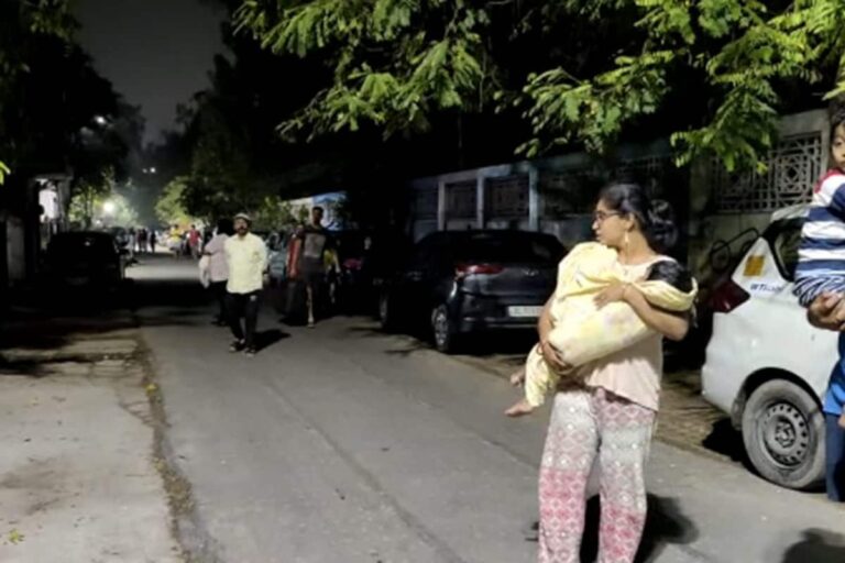 17 फरवरी Earthquake Delhi: जानिए क्या हुआ और कैसे रहें सुरक्षित
